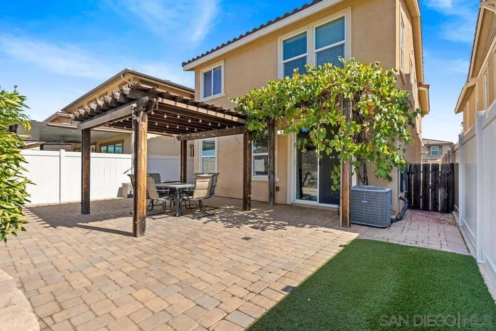 https://cdn.realtyfeed.com/cdn/127/250039219/fca81724d4405f46d7a543abf1093ce4.webp