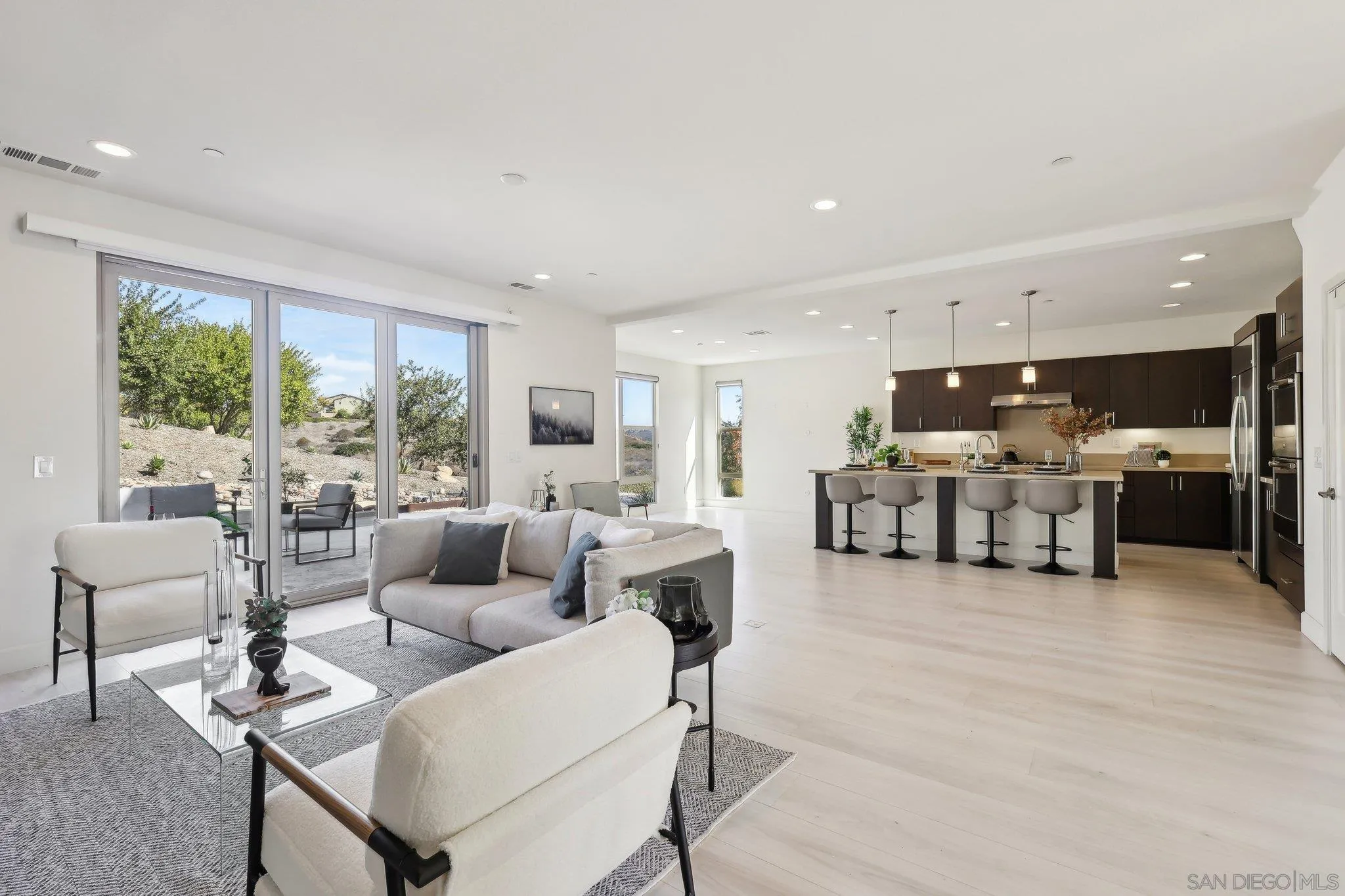 https://cdn.realtyfeed.com/cdn/127/250039227/0c9af76a3a67391faa0240516d4c75c8.webp