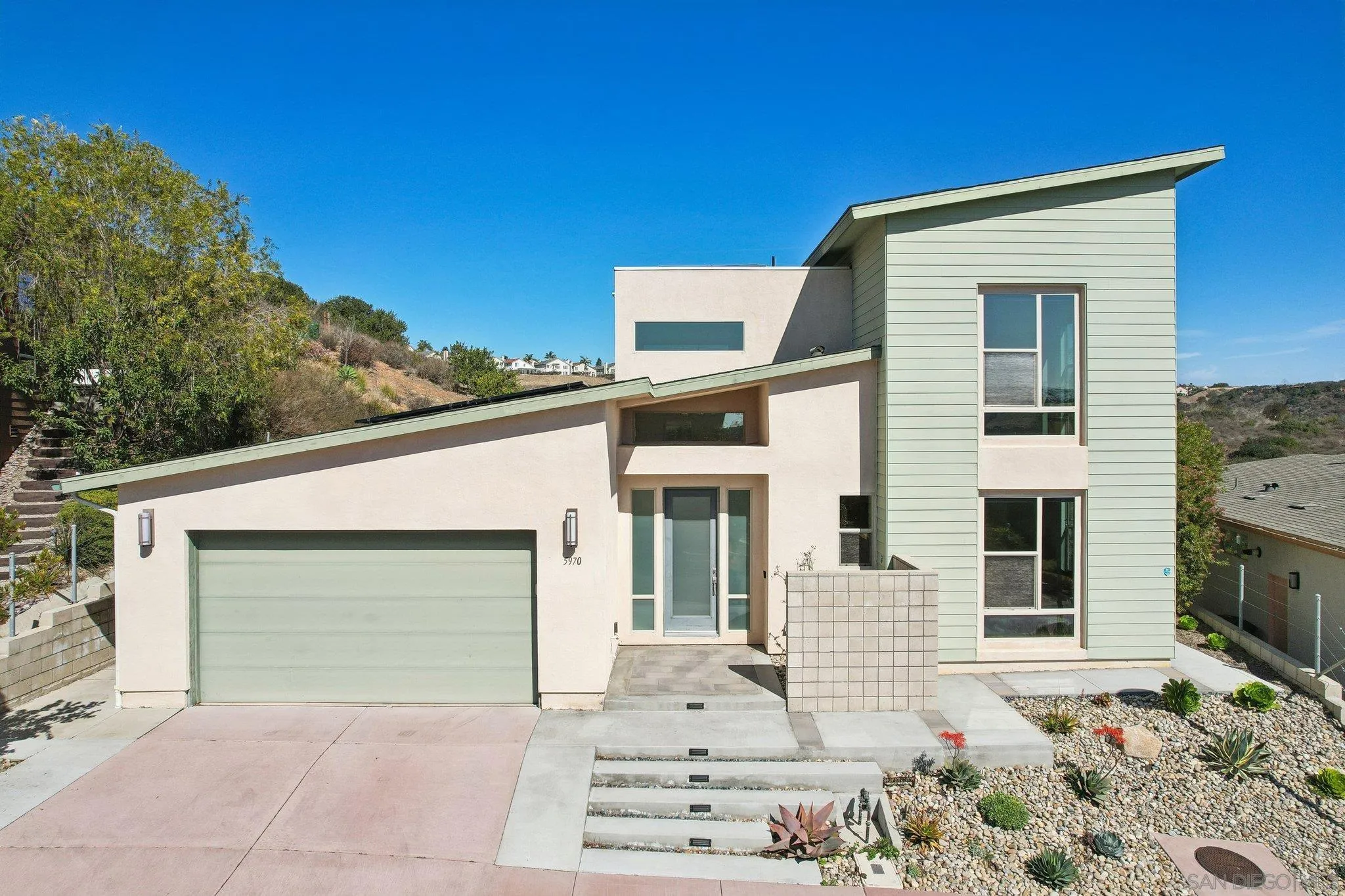 https://cdn.realtyfeed.com/cdn/127/250039227/da43cf8dda84a82964c8d96a496ca79d.webp