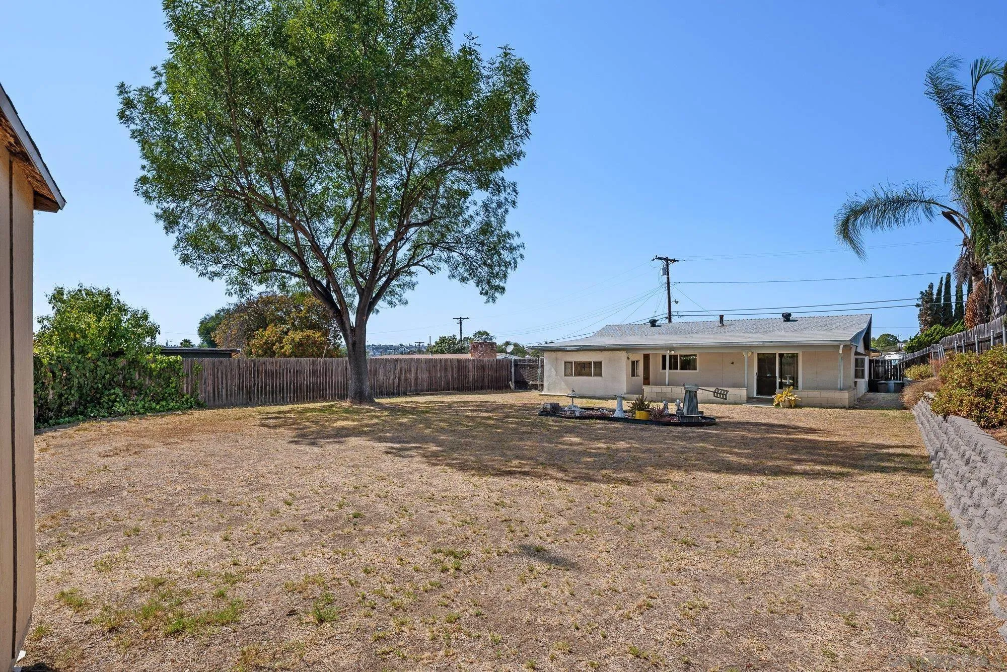 https://cdn.realtyfeed.com/cdn/127/250039230/a6d2eea357daa0669f331b3fcea2a371.webp