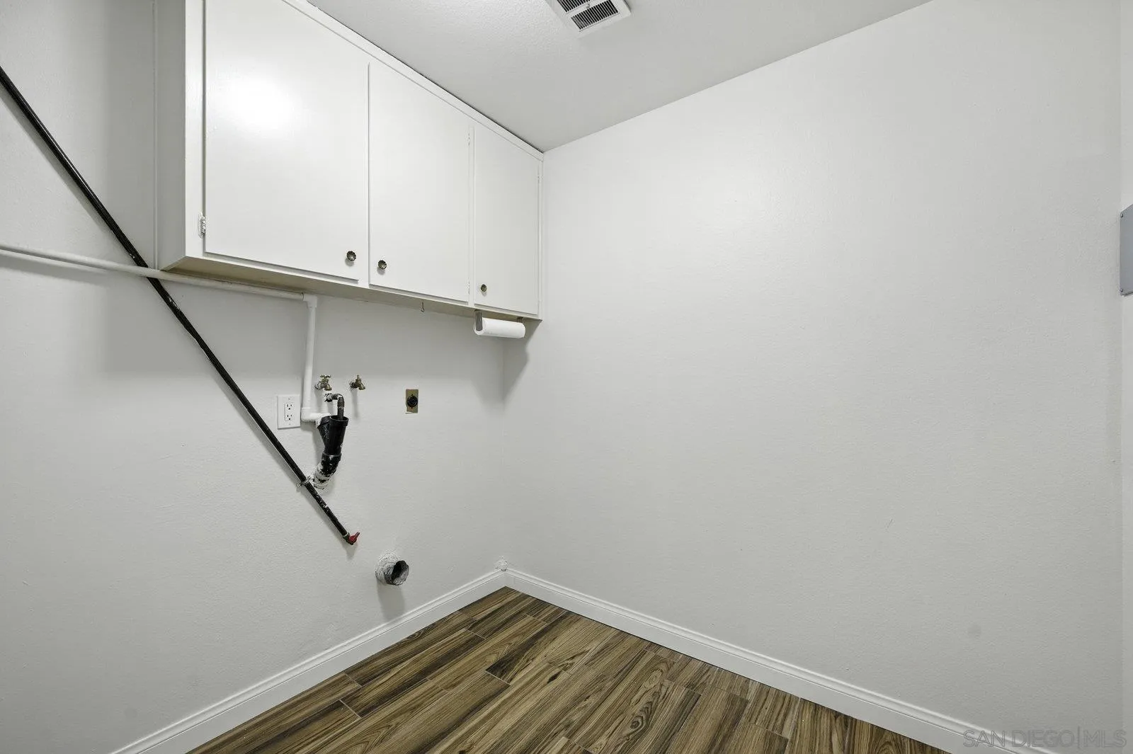 https://cdn.realtyfeed.com/cdn/127/250039231/0e7b71668b1551092dcdc99e7a98589e.webp