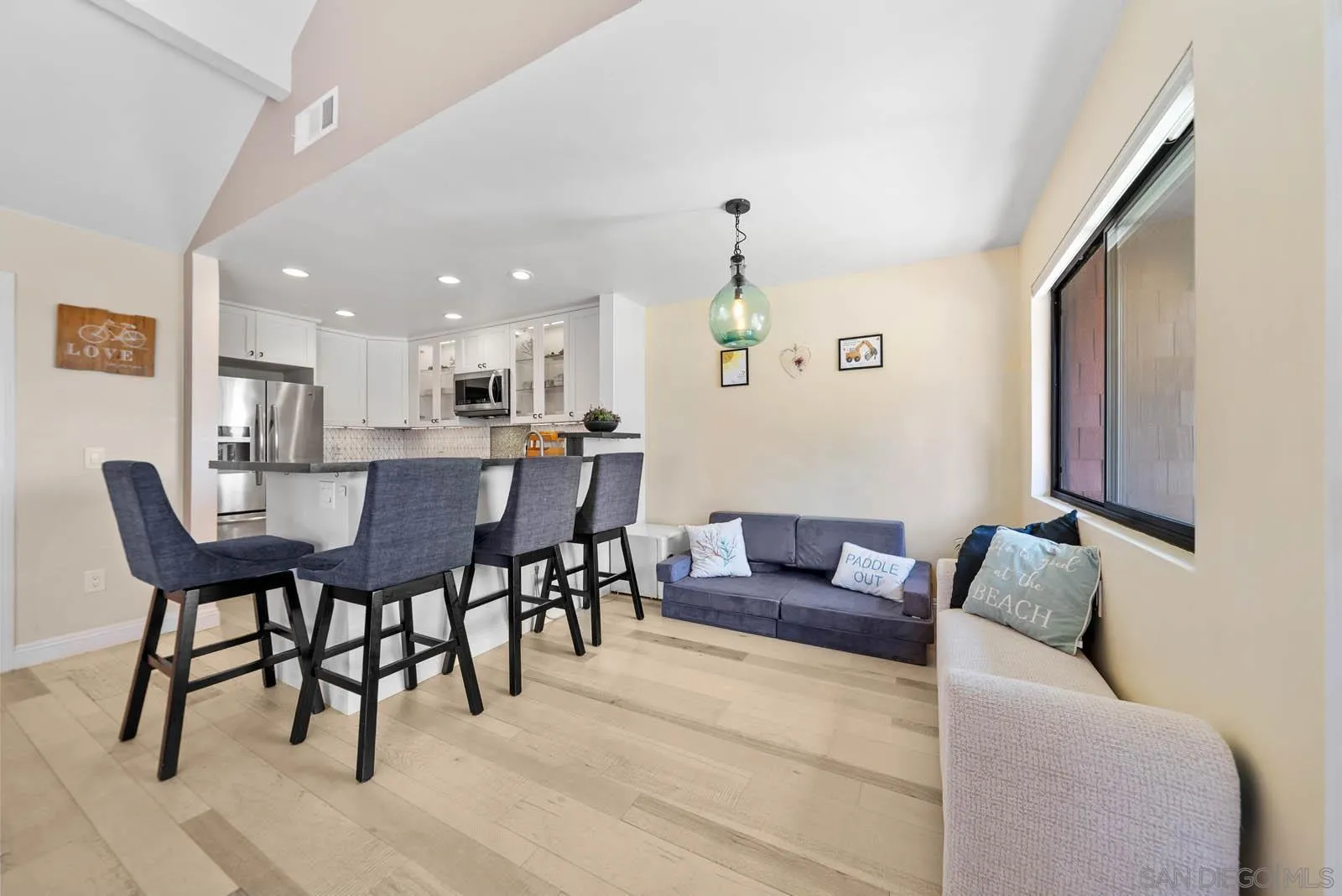 https://cdn.realtyfeed.com/cdn/127/250039232/12ed18b76a0b294f43cd784837dba4a0.webp