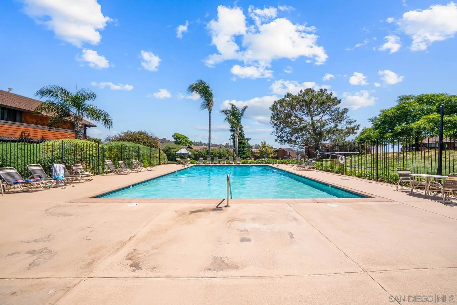 https://cdn.realtyfeed.com/cdn/127/250039232/1dbc9e6f325fa1836b6b7f64803b77c4.webp