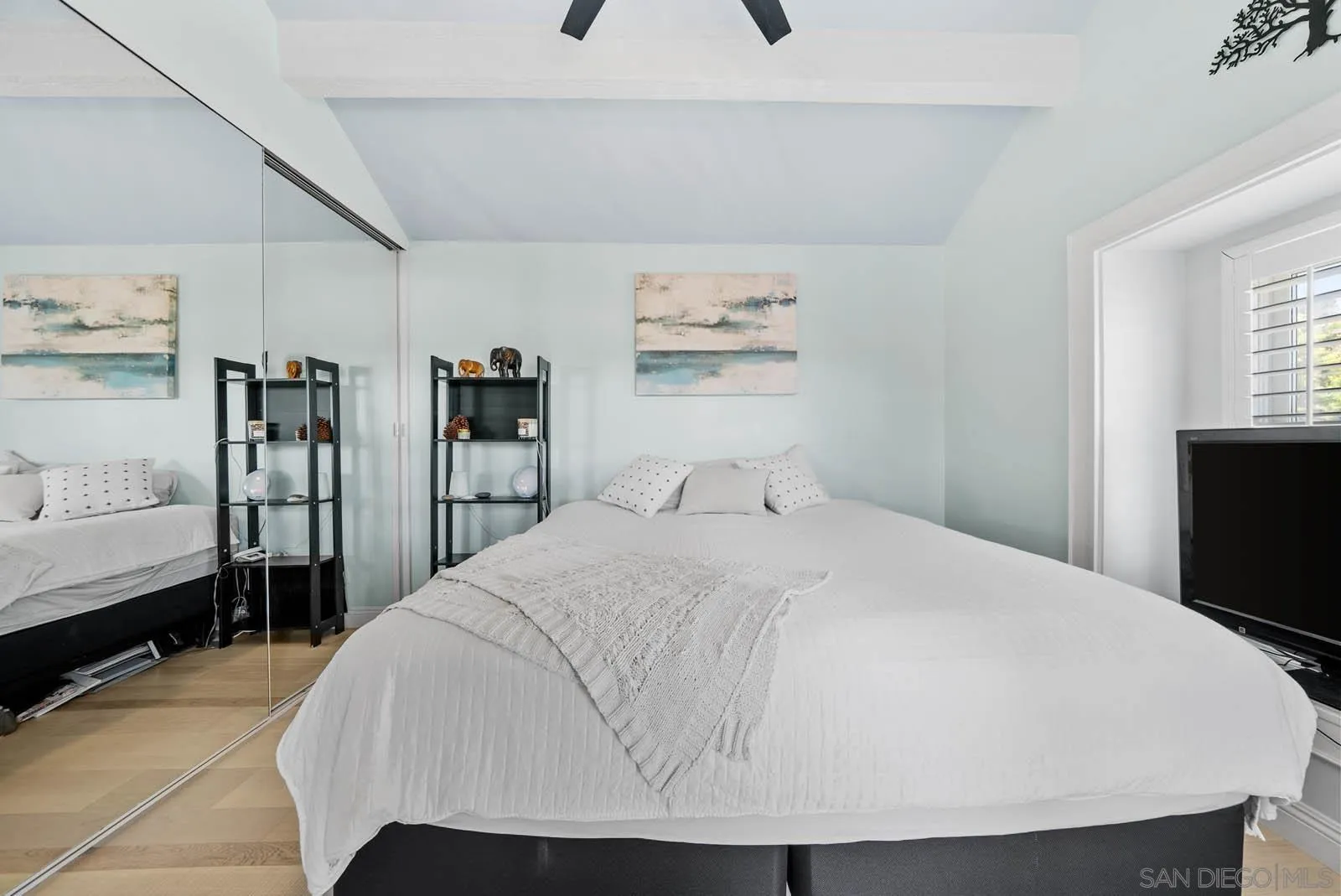 https://cdn.realtyfeed.com/cdn/127/250039232/902b7bd74662218feb62b793cf47b957.webp