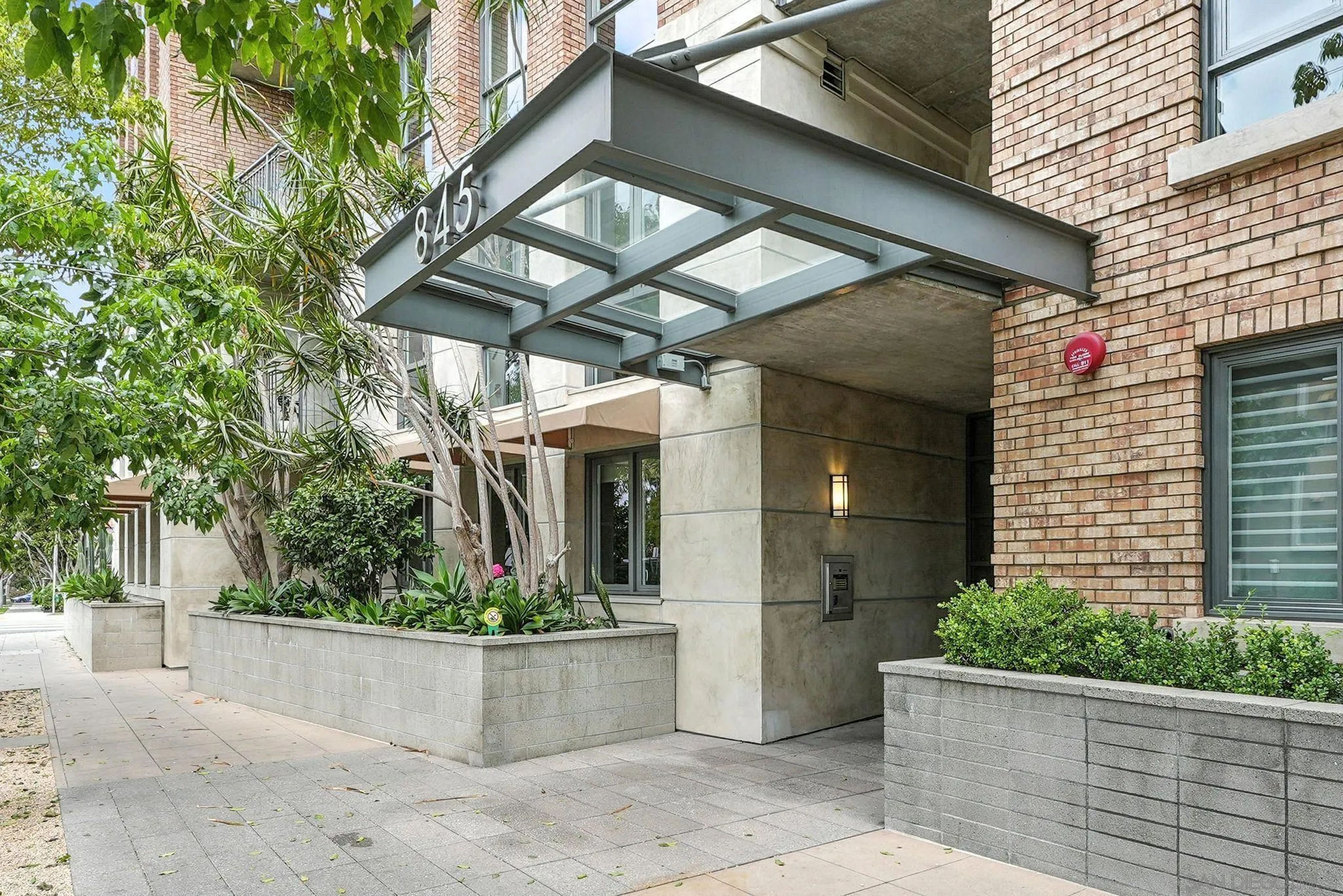 https://cdn.realtyfeed.com/cdn/127/250039236/06f55a1cff2f44956f7af2c110b73706.webp