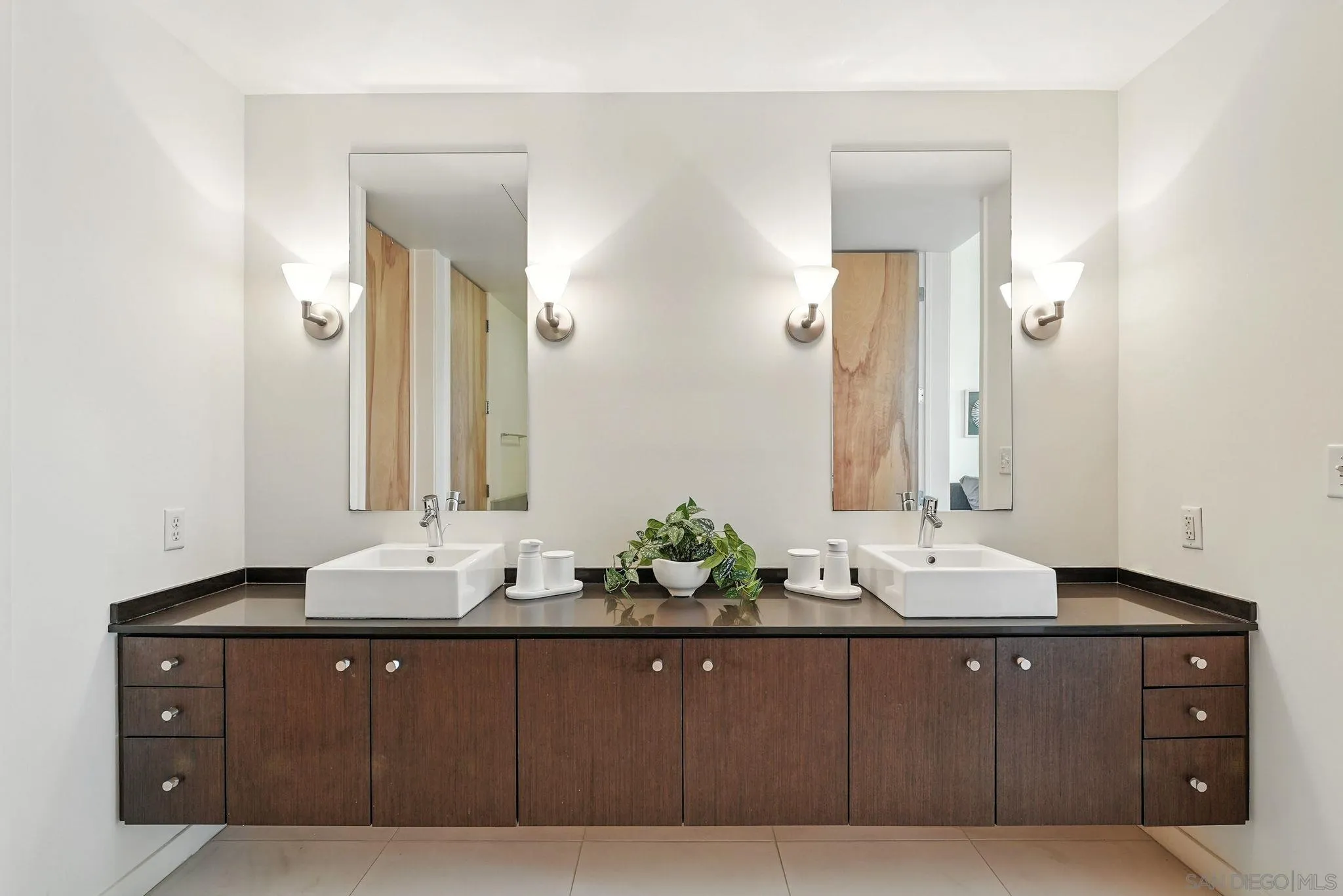 https://cdn.realtyfeed.com/cdn/127/250039236/cba049b4dc694d6eac728de3ec02a7d6.webp