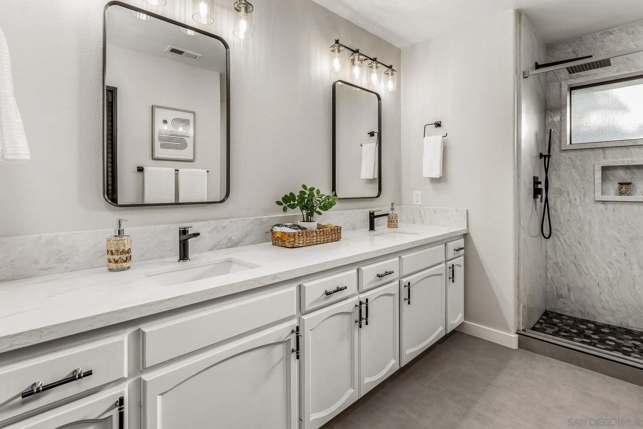 https://cdn.realtyfeed.com/cdn/127/250039238/58a092c83dd545b87b9d95a37c7ba5df.webp