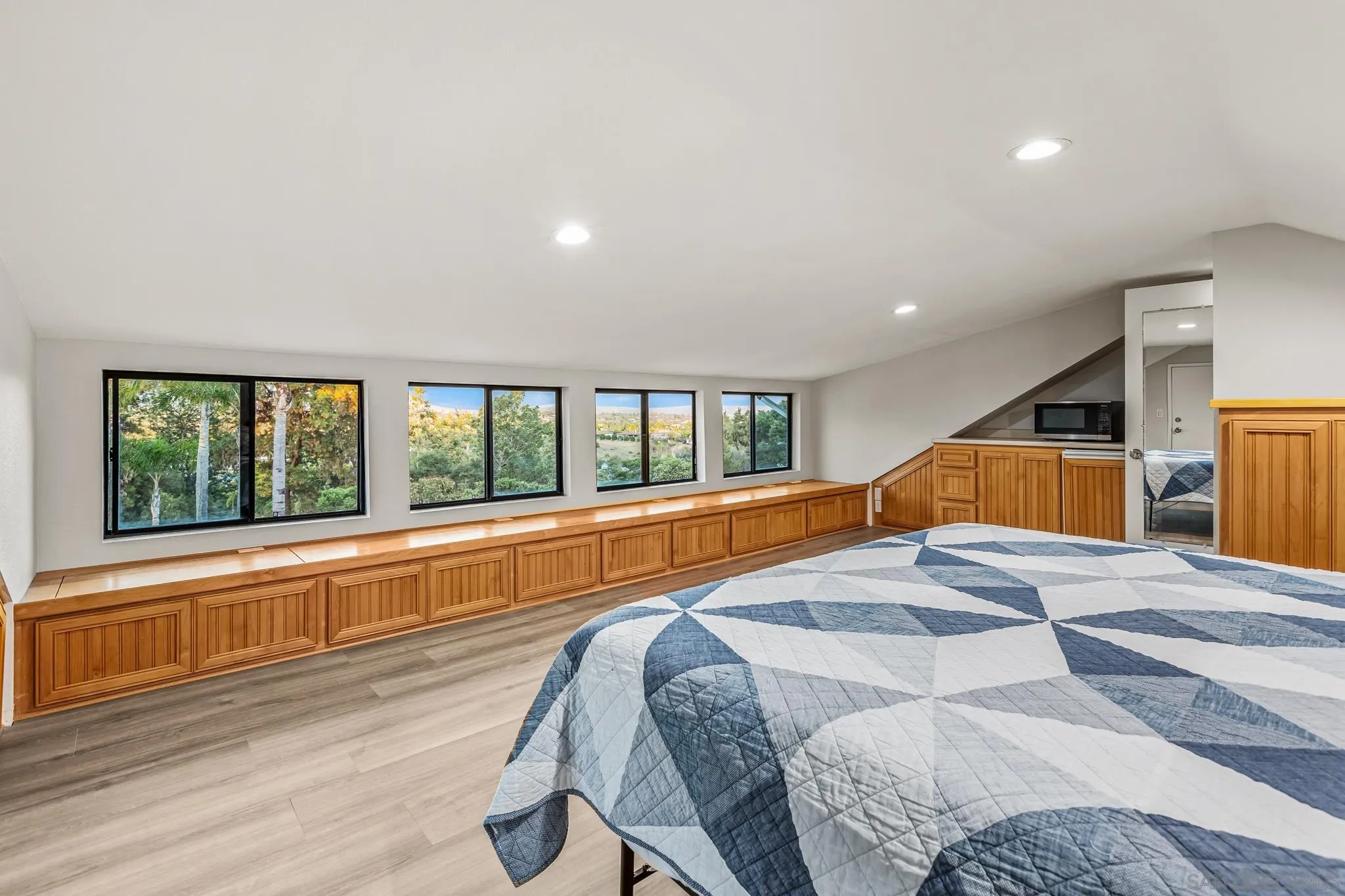 https://cdn.realtyfeed.com/cdn/127/250039238/a9359f6c416ad57f935a2a126b35ad58.webp