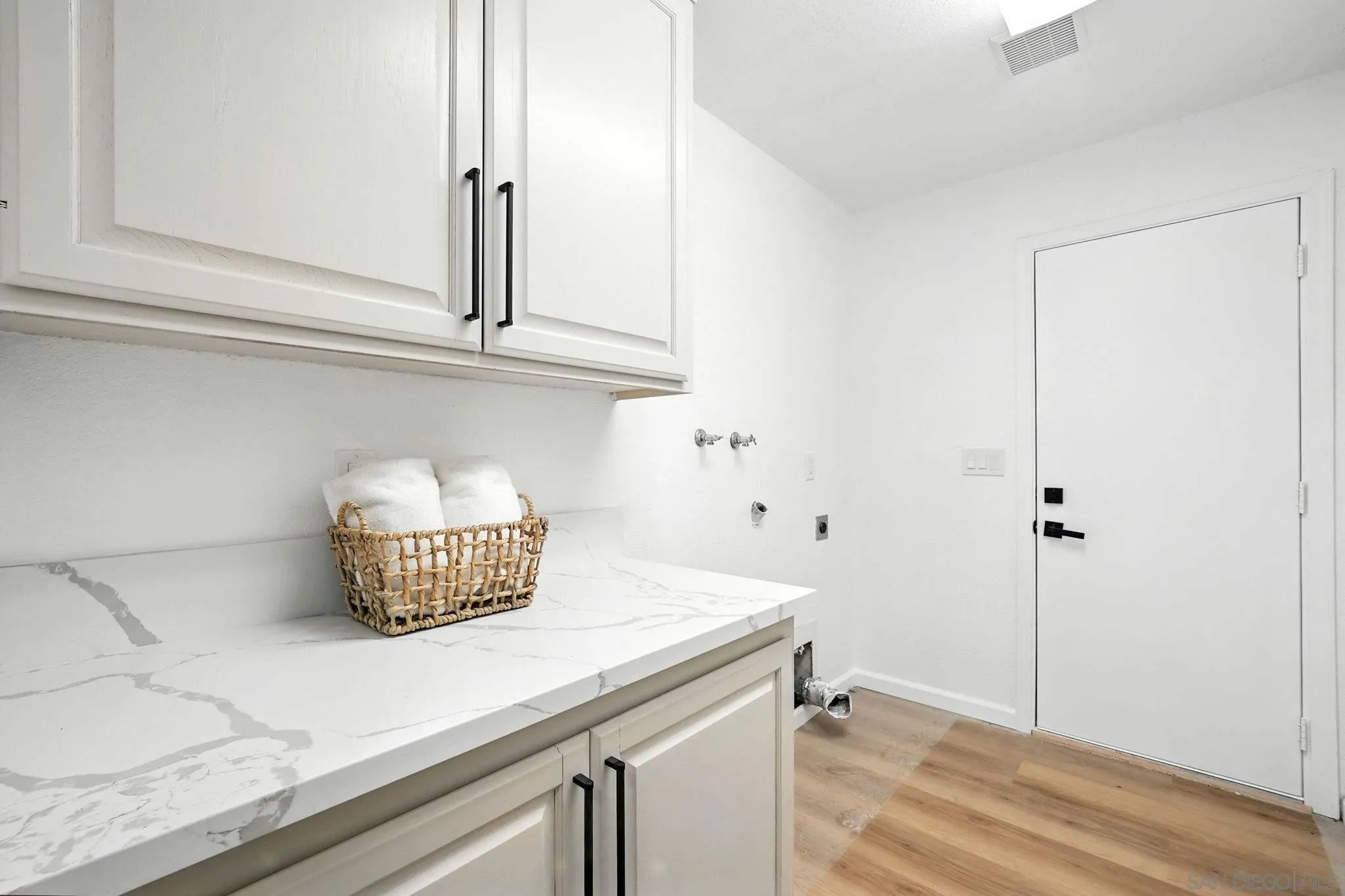 https://cdn.realtyfeed.com/cdn/127/250039239/44fe7dd932483067c9819e7bab230560.webp