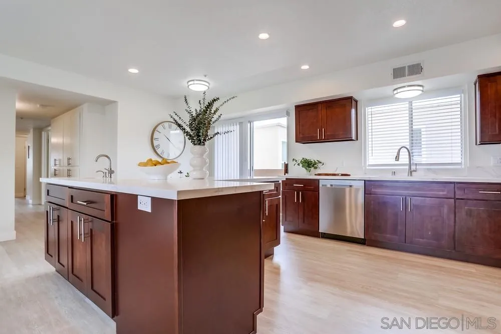 https://cdn.realtyfeed.com/cdn/127/250039242/5bae6c67e10c54aa779cb698be6b1873.webp