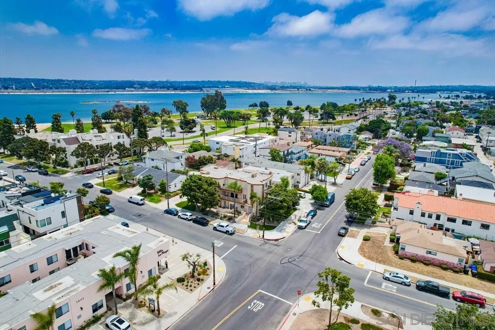 https://cdn.realtyfeed.com/cdn/127/250039242/6e19cda77d09a46ae5f14547418c0121.webp
