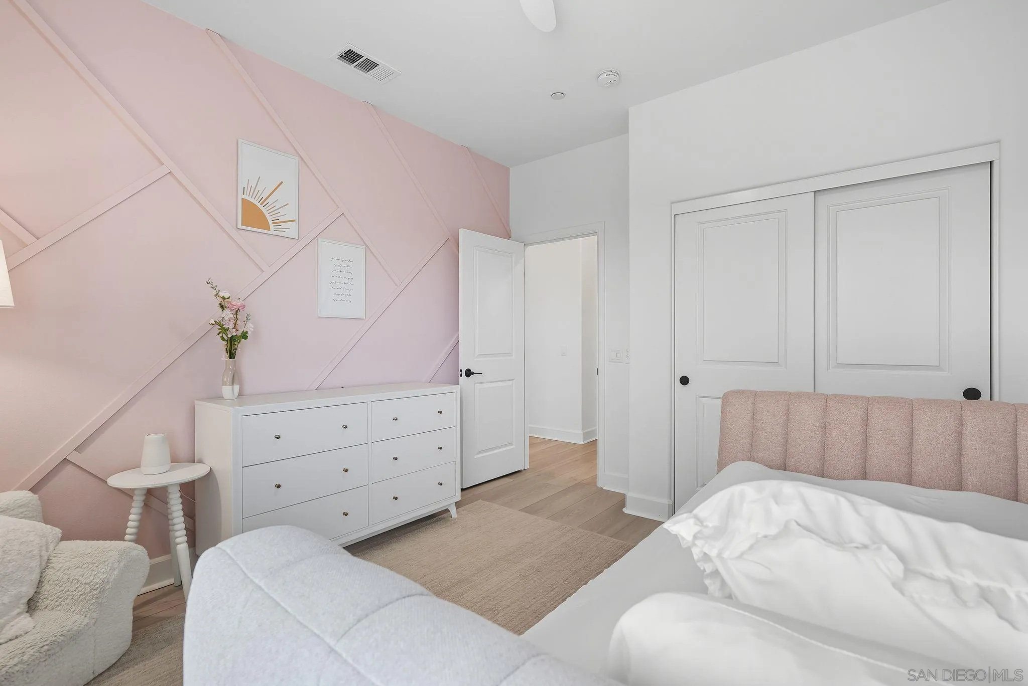 https://cdn.realtyfeed.com/cdn/127/250039243/0f94f84d099c8d0f16104cb44a25f0e3.webp