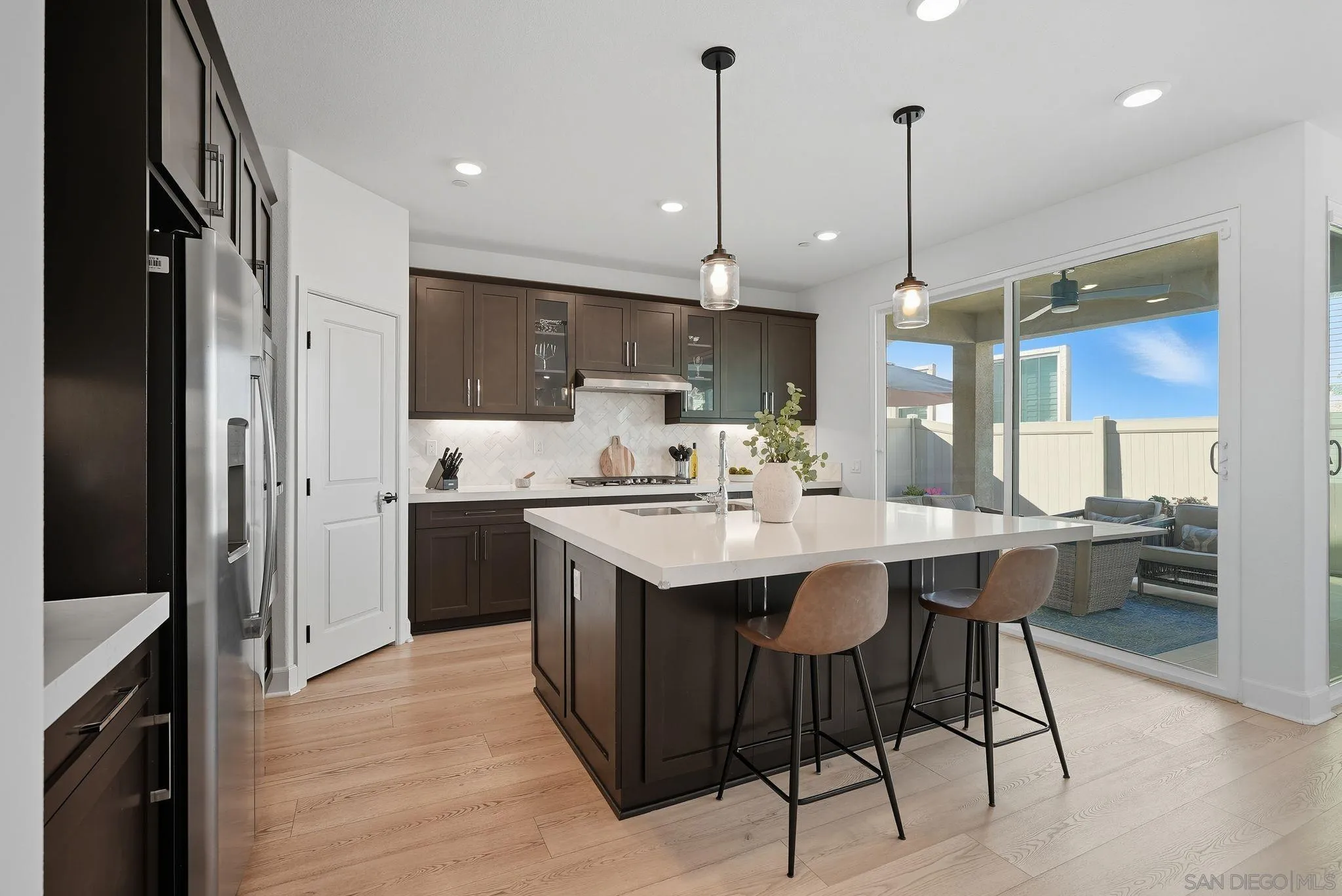 https://cdn.realtyfeed.com/cdn/127/250039243/4b40f8f9842ef1ae006fbfd1aedffdea.webp