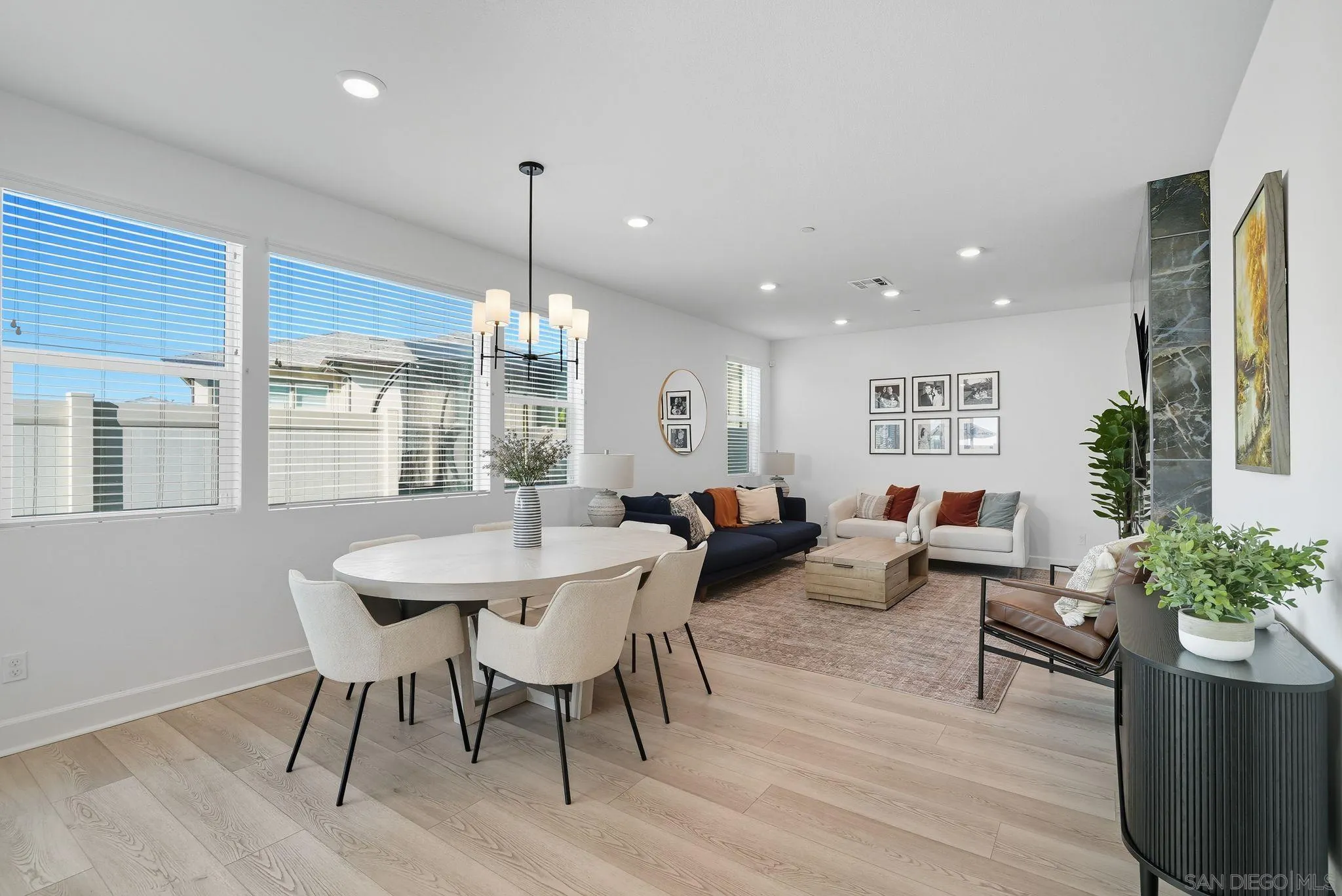 https://cdn.realtyfeed.com/cdn/127/250039243/4e7de930c7e4794bbc36c5c3db2bed93.webp