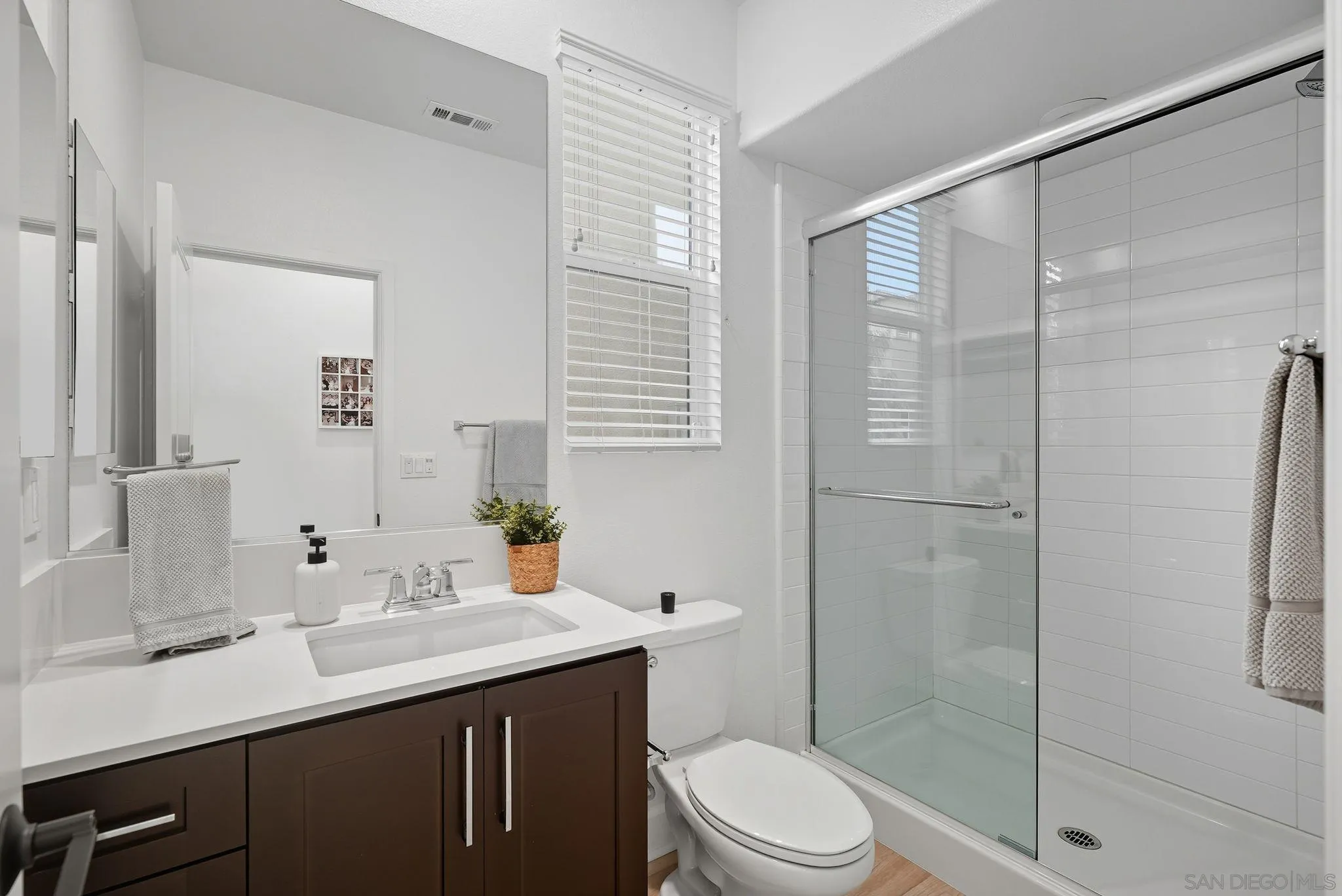https://cdn.realtyfeed.com/cdn/127/250039243/774d24dc2ec6031a8afdbdac8ffa50bc.webp