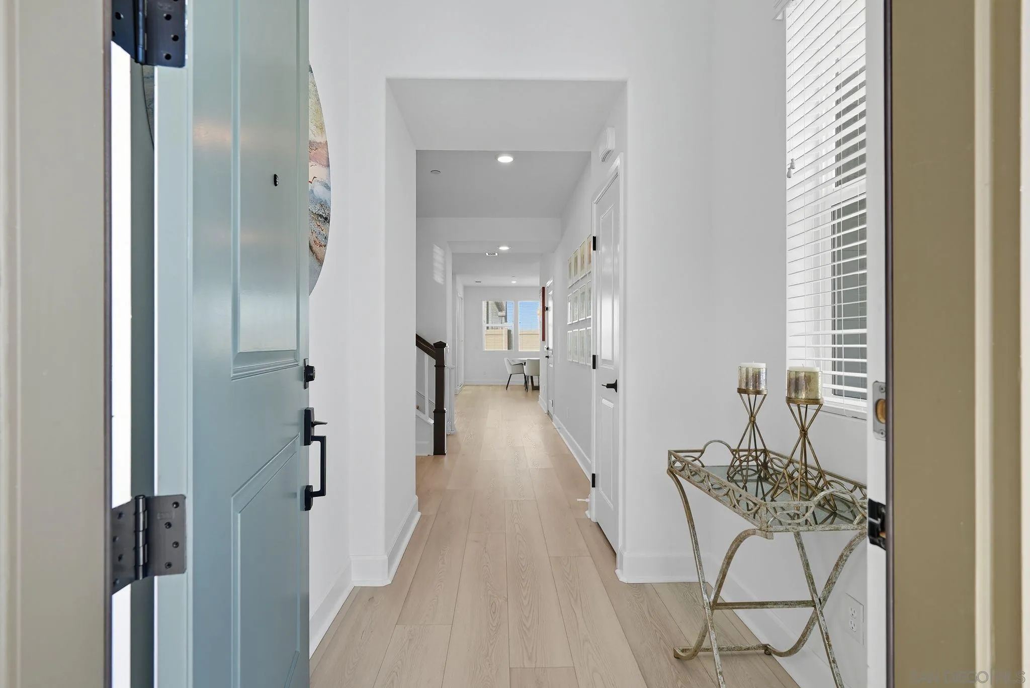 https://cdn.realtyfeed.com/cdn/127/250039243/ec785e66fe0d7f41916f72bd72d51389.webp