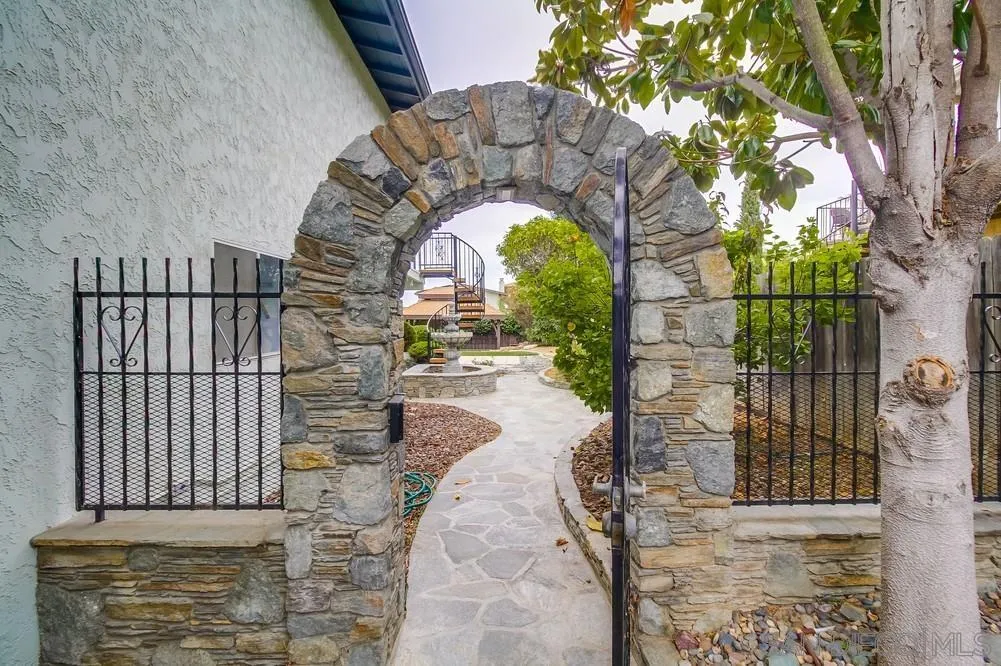 https://cdn.realtyfeed.com/cdn/127/250039244/758bedd2d48763ee25daacc04c88b6e1.webp