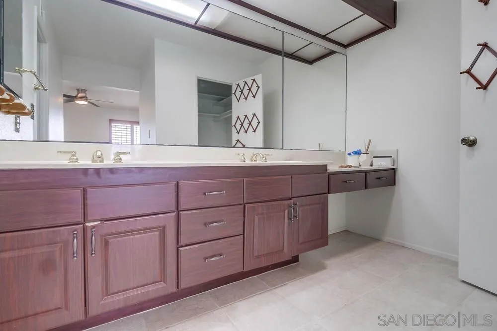 https://cdn.realtyfeed.com/cdn/127/250039244/82f3adbfacdd3b55bd877559fc439a0c.webp