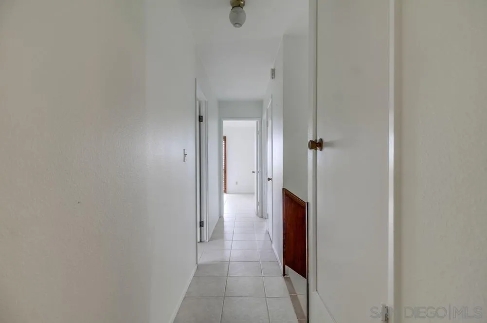 https://cdn.realtyfeed.com/cdn/127/250039244/8e35a78be4880ea30f4de2575de3a1f0.webp