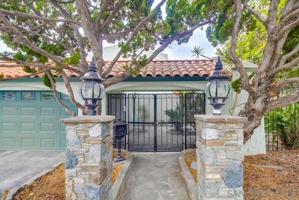 https://cdn.realtyfeed.com/cdn/127/250039244/b9f608bae0b24f68a665e10cb861c863.webp