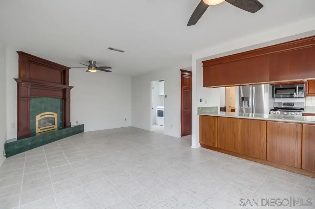 https://cdn.realtyfeed.com/cdn/127/250039244/ea7a06df0c62668a76e450d9cceff091.webp