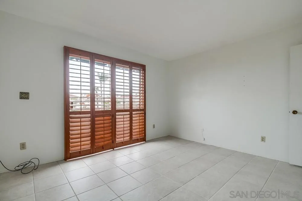 https://cdn.realtyfeed.com/cdn/127/250039244/ec70d649934c92485dc8bf064fd9d68c.webp