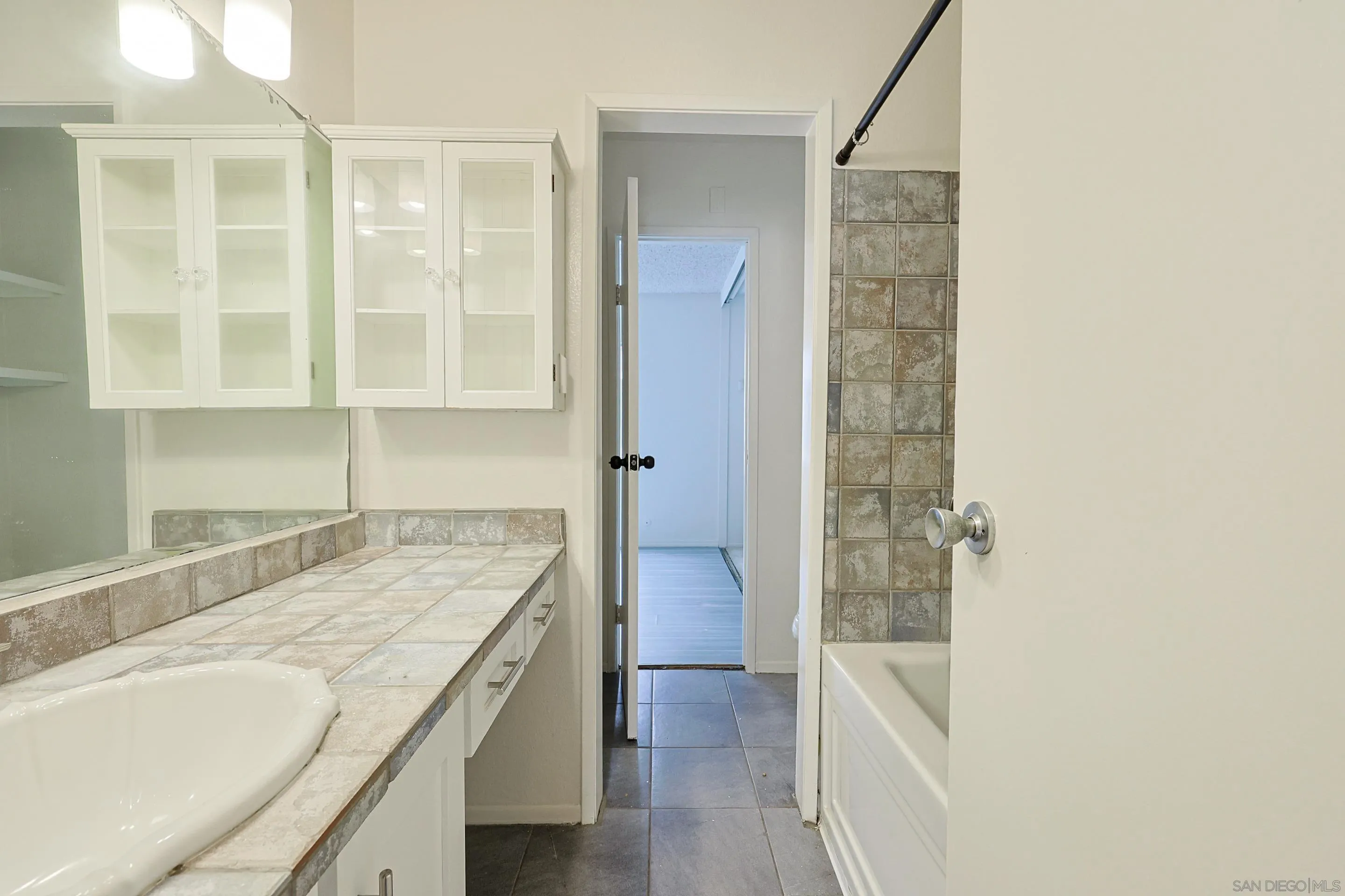Photo #14: 250039245 Listing: Photo #14