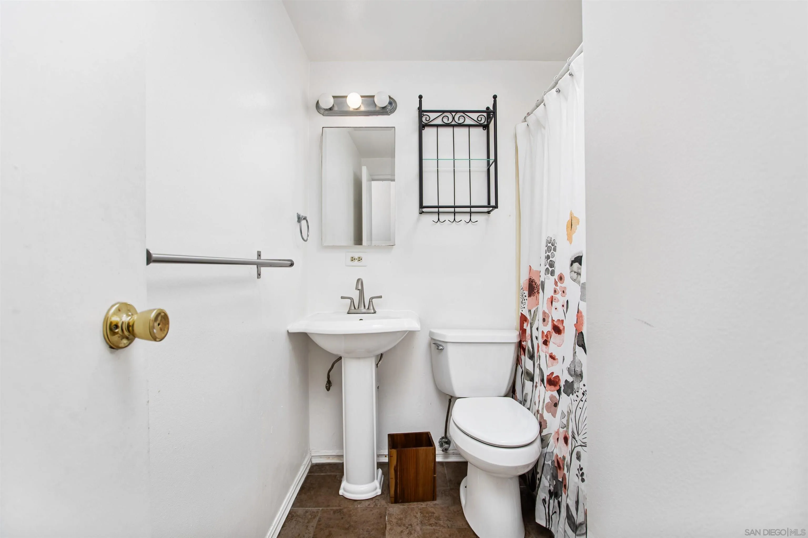 https://cdn.realtyfeed.com/cdn/127/250039251/b4e16c6a1e69e60a59972bd0bb284941.webp