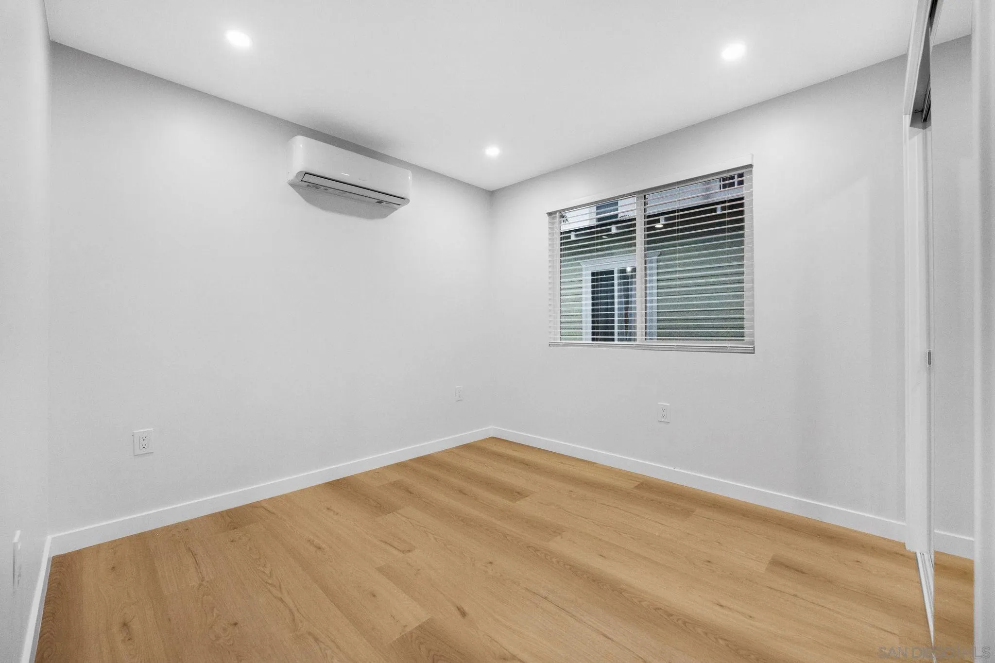 https://cdn.realtyfeed.com/cdn/127/250039256/1e3f4c492289a54f60f6ae88172f4d33.webp