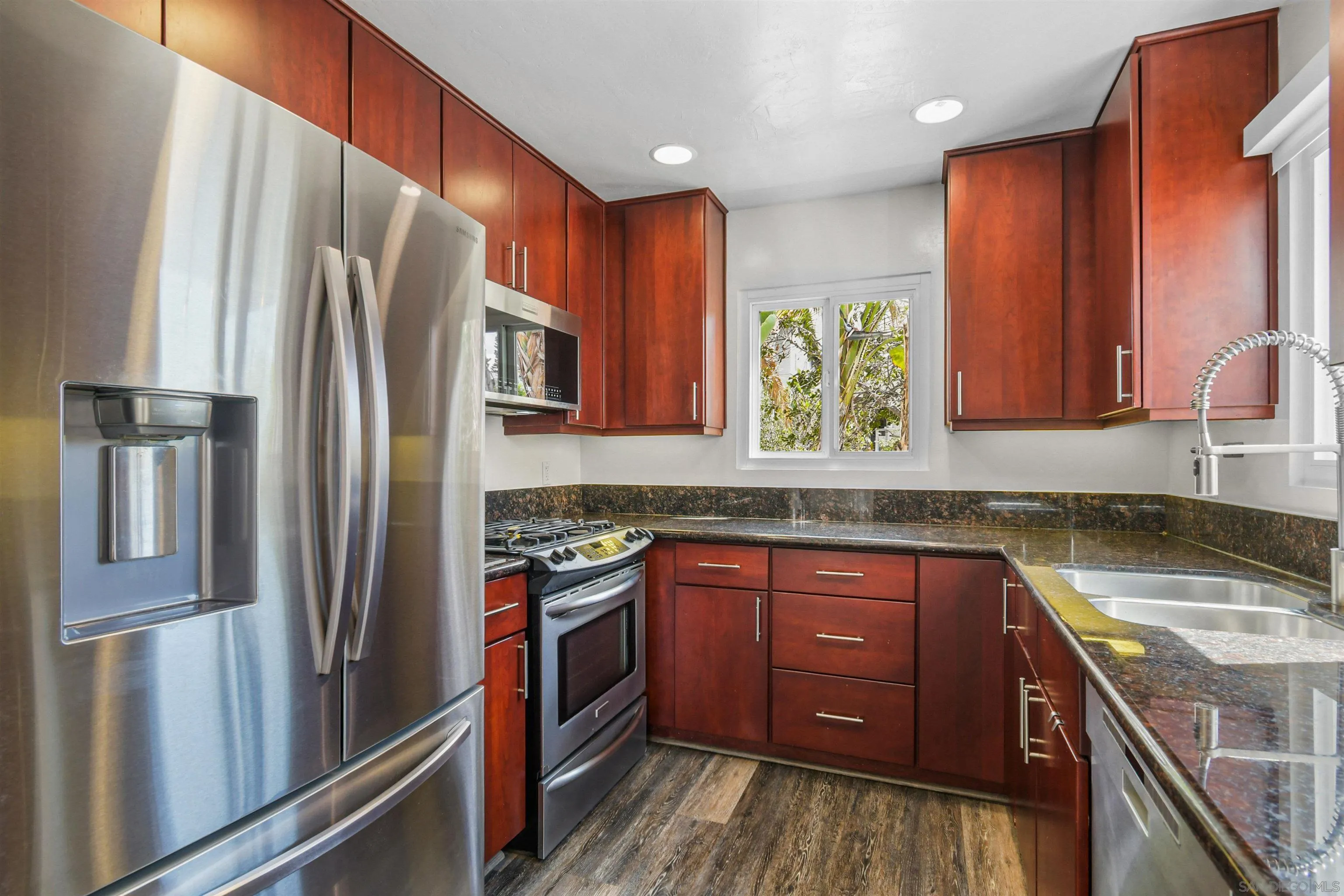 Photo #11: 250039260 Listing: Photo #11