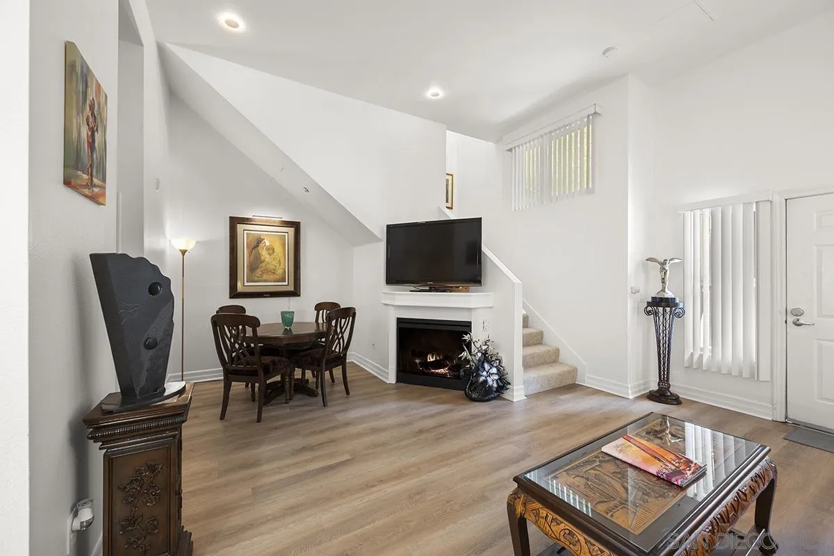 https://cdn.realtyfeed.com/cdn/127/250039275/4cba3c5df0dbc7a70348a0fae82896d1.webp