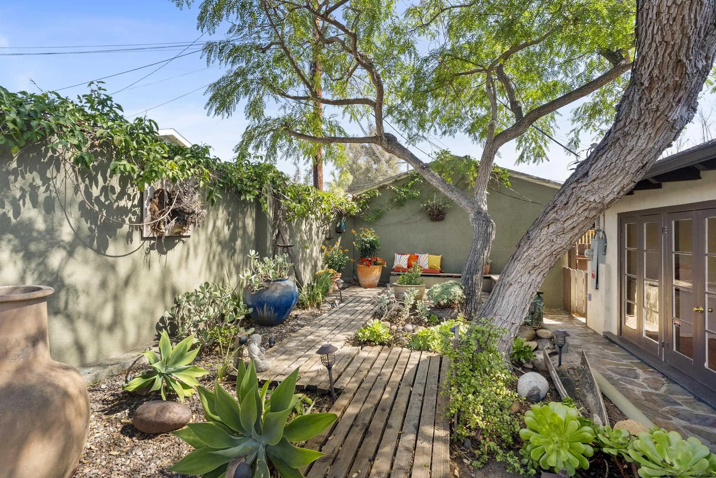 https://cdn.realtyfeed.com/cdn/127/250039278/050f9da7ae56c7f4019a6e7581cd80be.webp