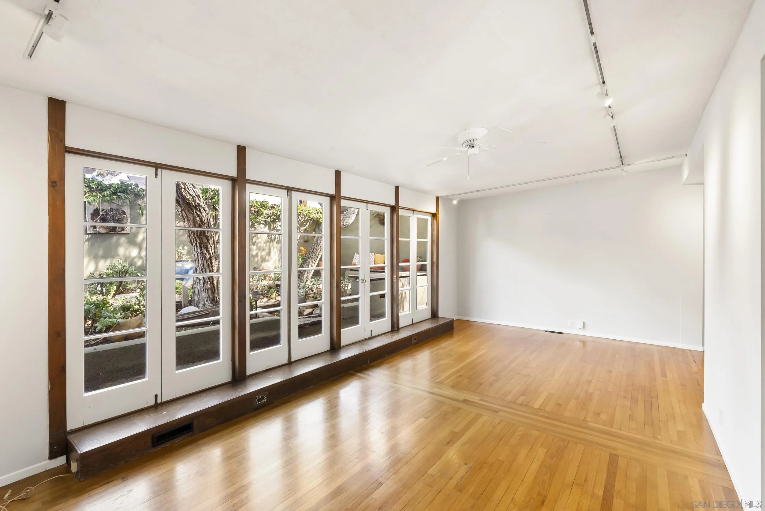 https://cdn.realtyfeed.com/cdn/127/250039278/31df0812bdb2e32b91141fbd7132207b.webp