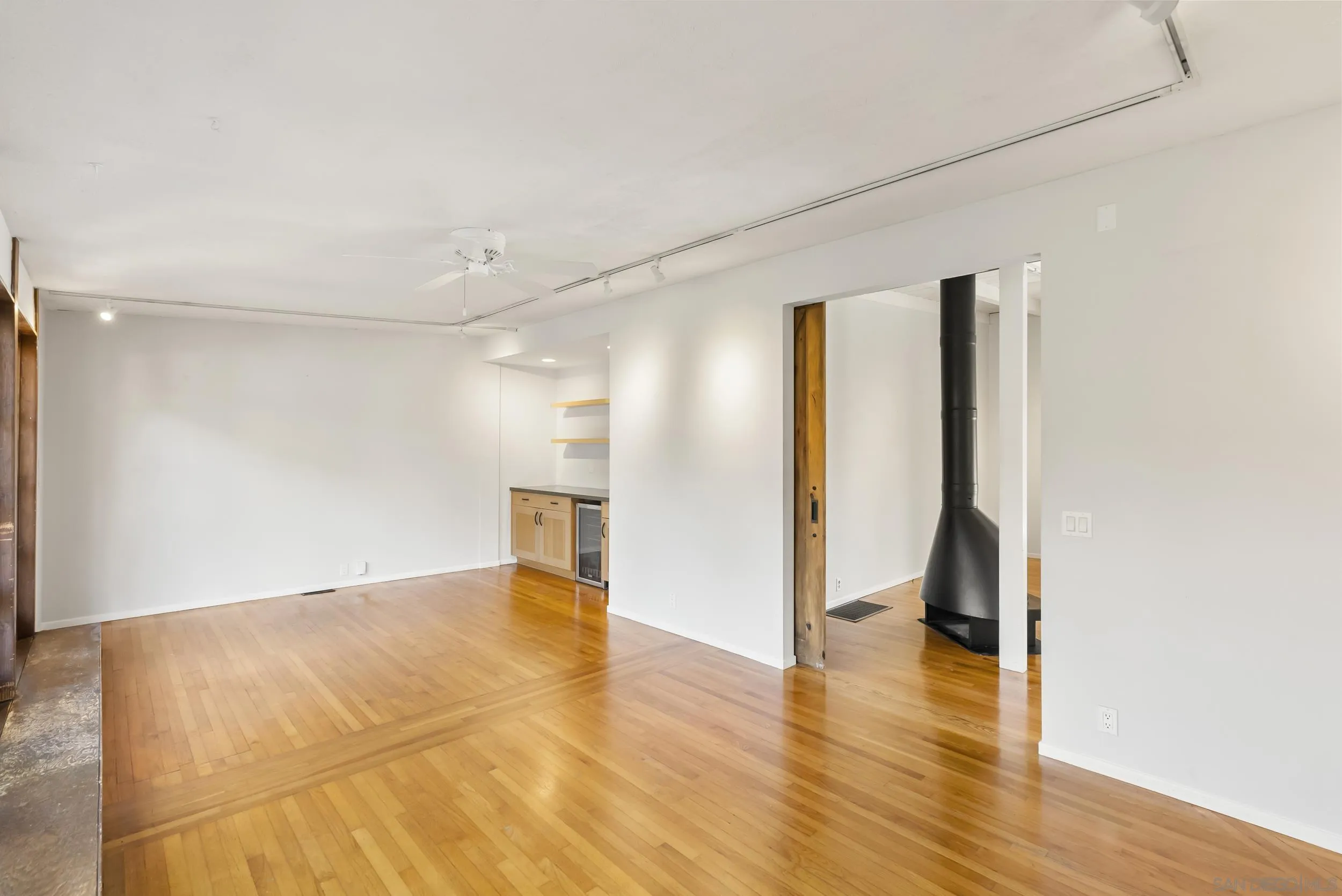 https://cdn.realtyfeed.com/cdn/127/250039278/3961957569564809b11a03b096b3bb2e.webp