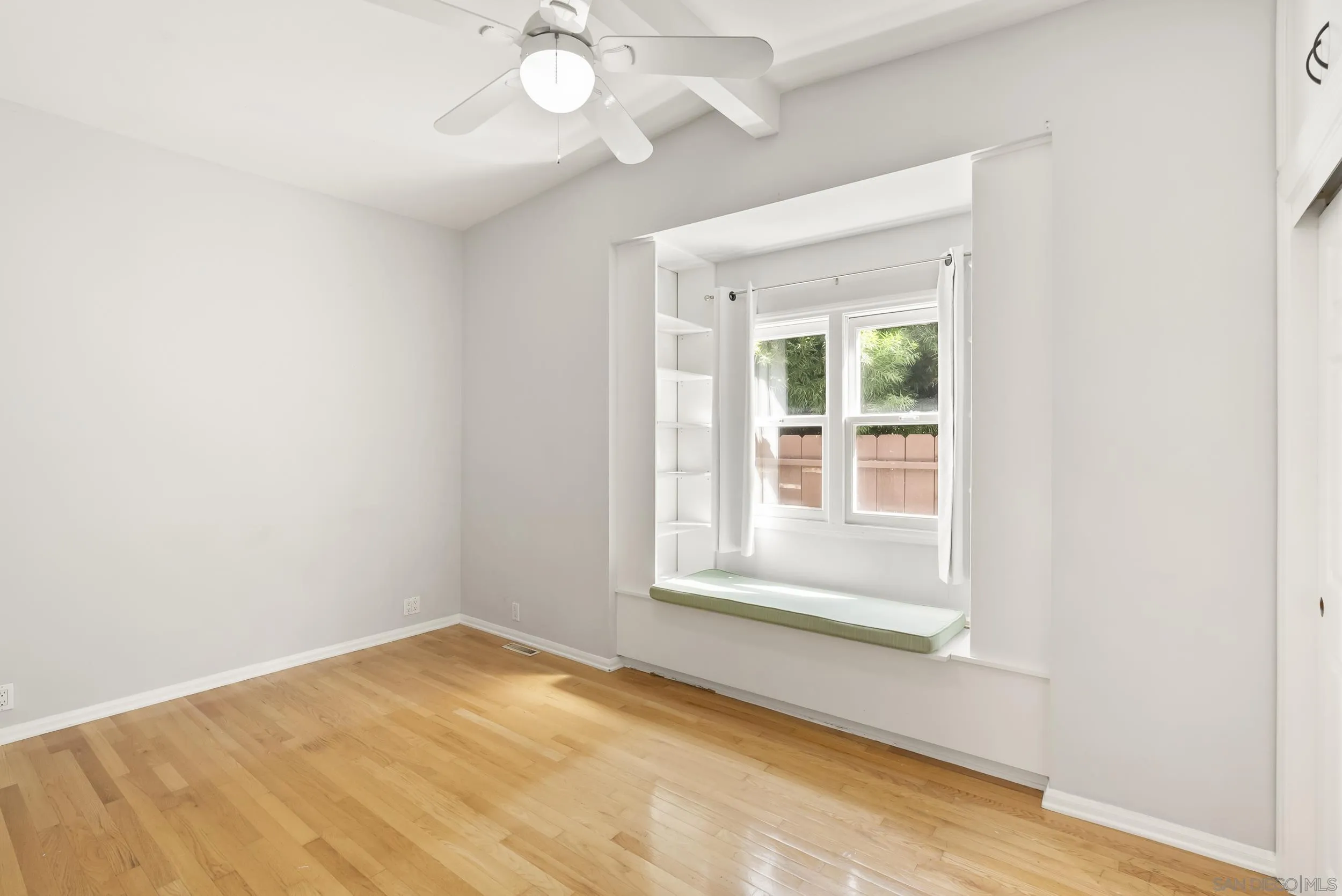 https://cdn.realtyfeed.com/cdn/127/250039278/98705965f133156b2b5e62e304412f96.webp