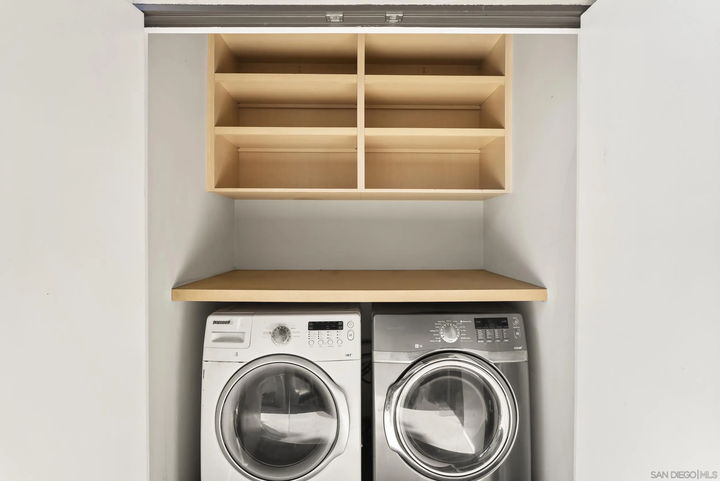https://cdn.realtyfeed.com/cdn/127/250039278/f1780031f5af728670ded904df9f2b97.webp