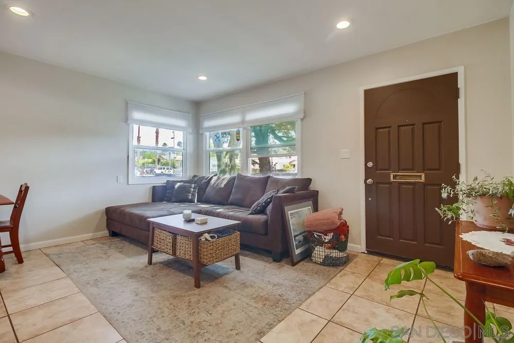 https://cdn.realtyfeed.com/cdn/127/250039281/00b6a99954a3ba3048ef79836afd6f2e.webp