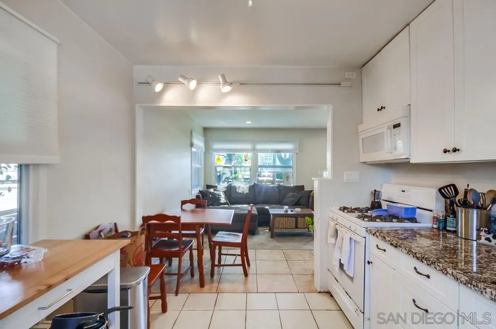 https://cdn.realtyfeed.com/cdn/127/250039281/2111ea22e14d9b90e8b32c4fe6a31e5f.webp