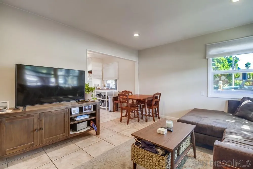 https://cdn.realtyfeed.com/cdn/127/250039281/49f3a195eebe65b82311d8d57eed8abf.webp