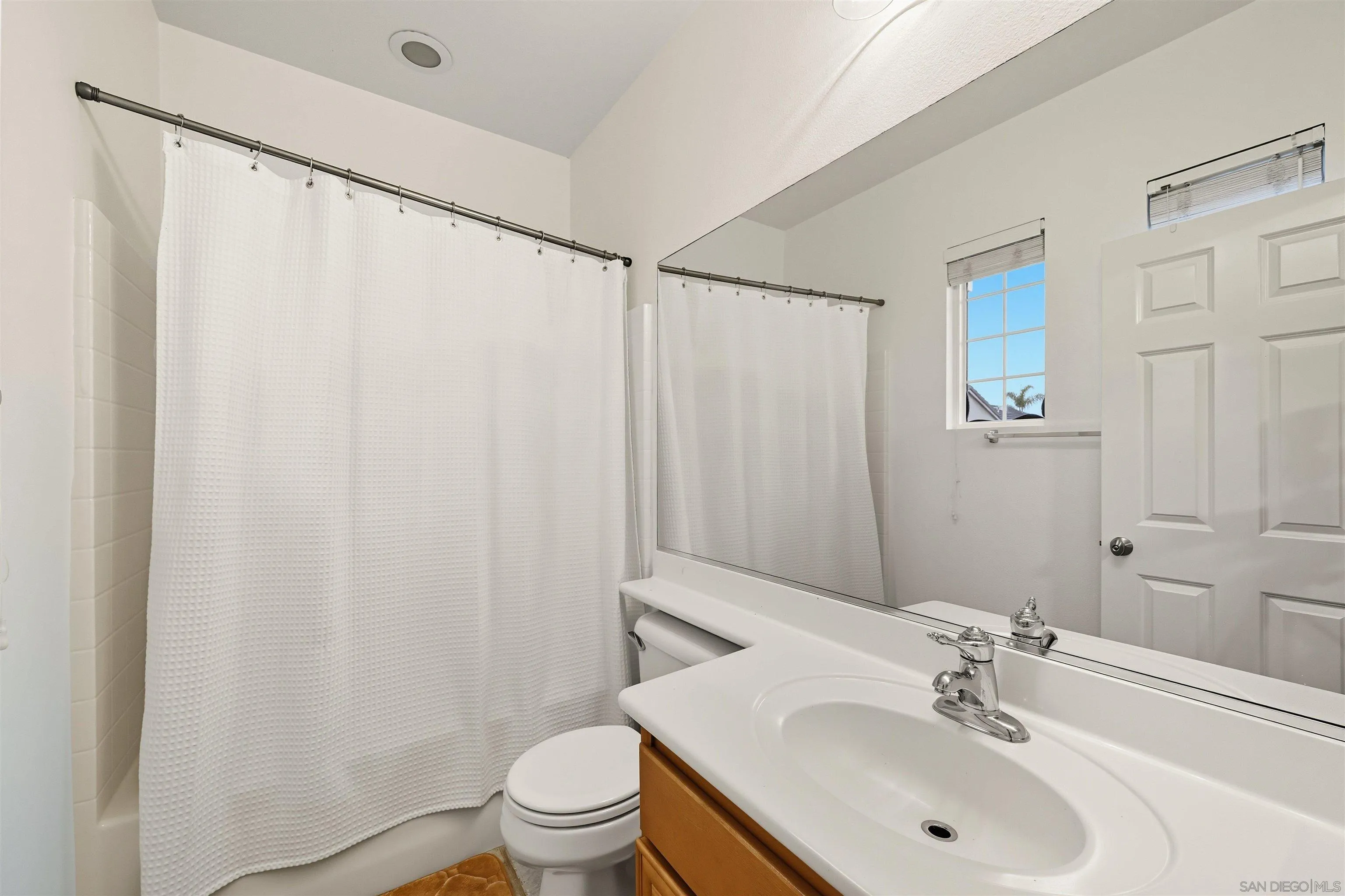 https://cdn.realtyfeed.com/cdn/127/250039283/b93a80a5ec7b22674d2b2e55a7fbdae2.webp
