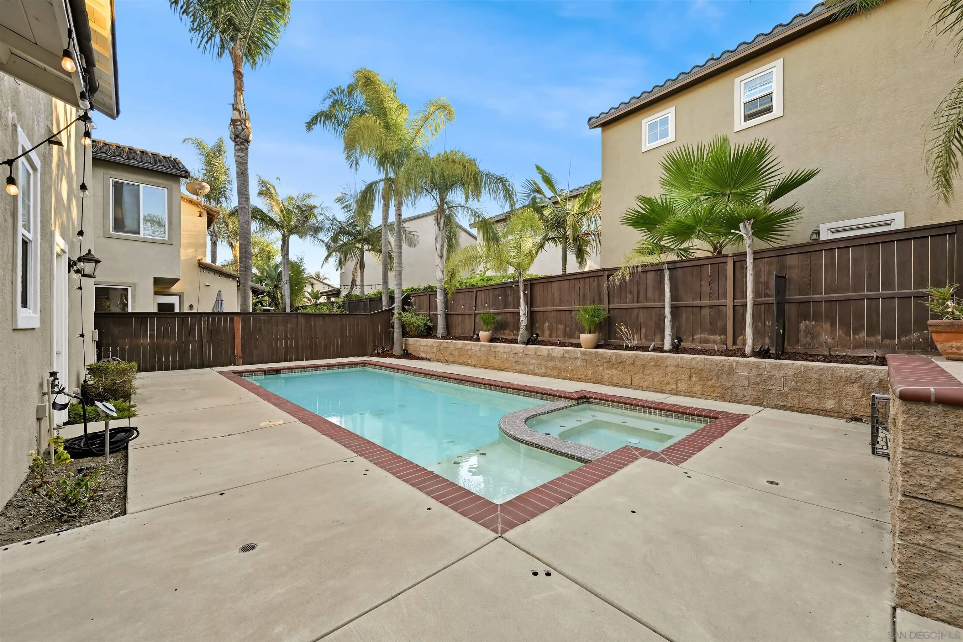 https://cdn.realtyfeed.com/cdn/127/250039283/c1f1d2652bf0c7152b1ae8de7bd5e46e.webp
