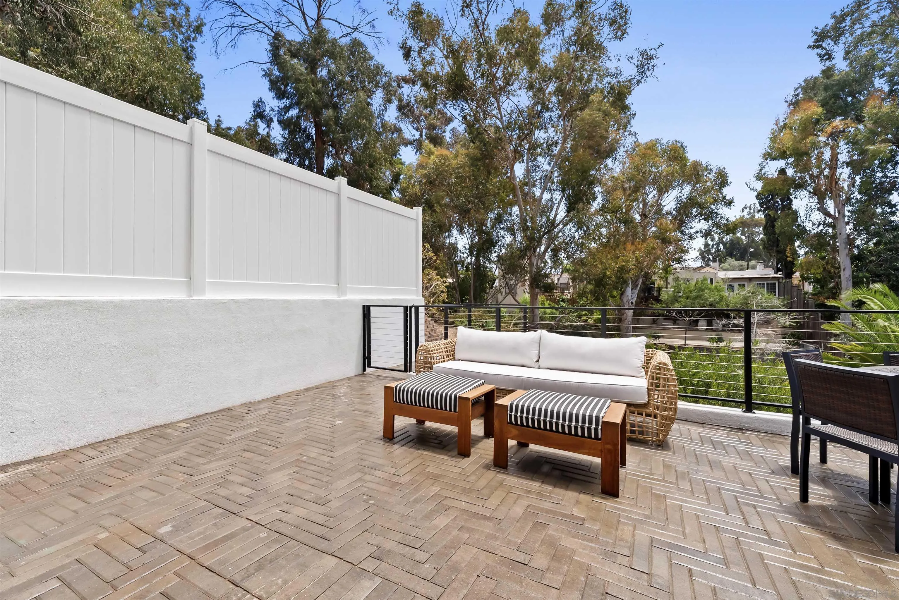 https://cdn.realtyfeed.com/cdn/127/250039284/21f28f5af8b1dc5d966d9117c0d55da9.webp