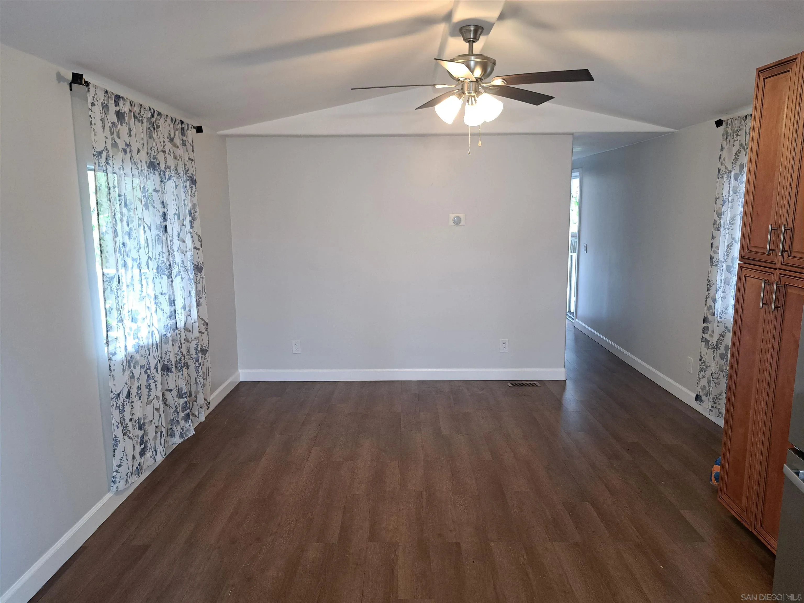 https://cdn.realtyfeed.com/cdn/127/250039290/8d8ed856afc5fa74045805220083d536.webp