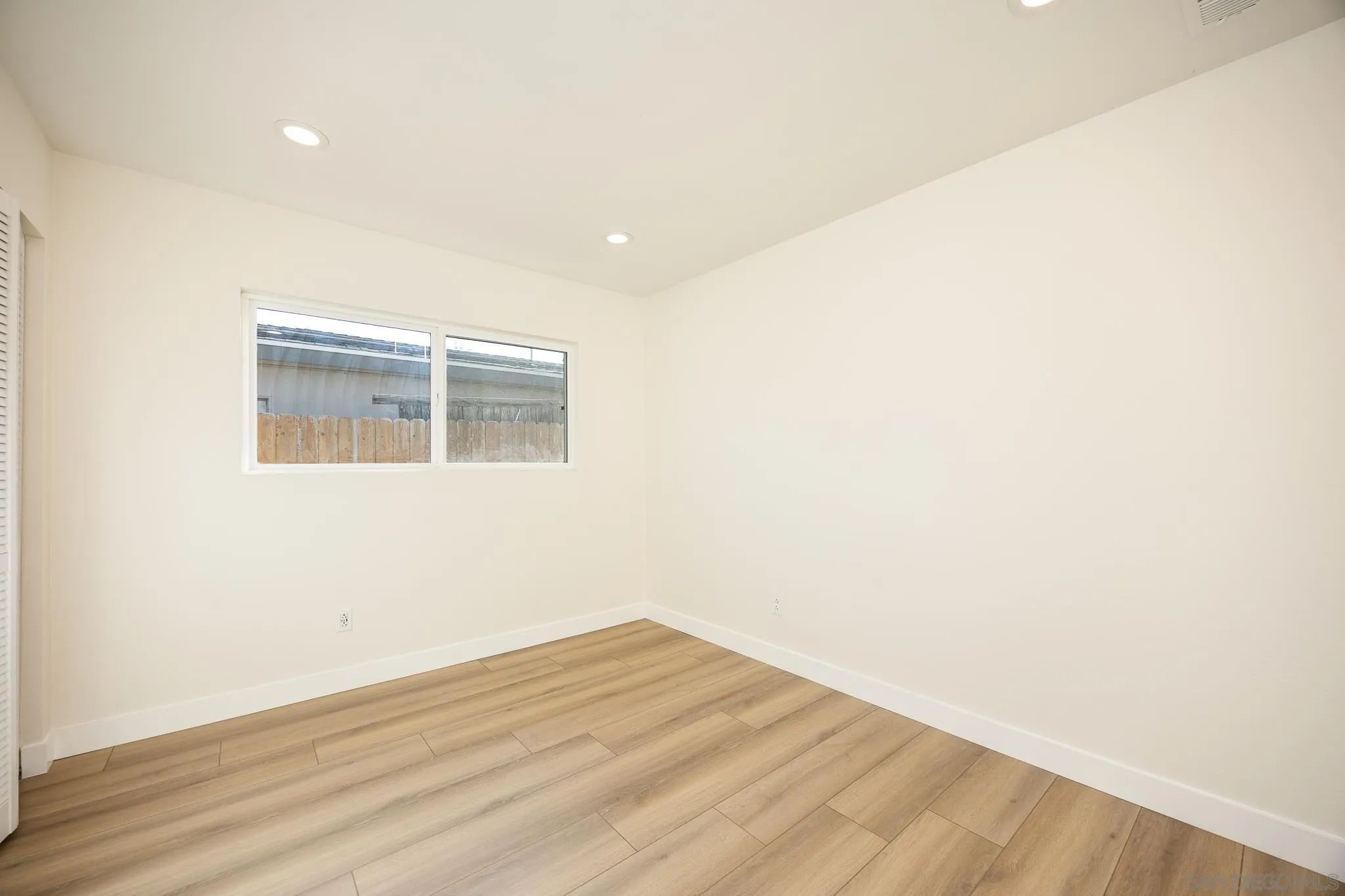 https://cdn.realtyfeed.com/cdn/127/250039296/baa6c24d04f1091b9dbd47d0c6a6ed1f.webp