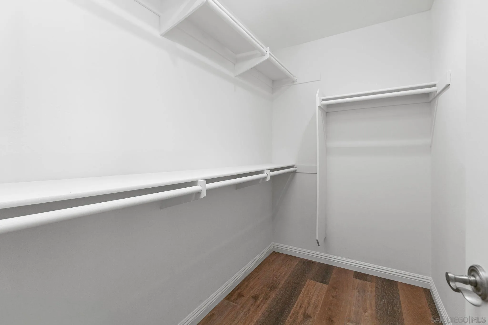 https://cdn.realtyfeed.com/cdn/127/250039301/5f4b70f3cd0f9bd946f8d549806e6fe6.webp