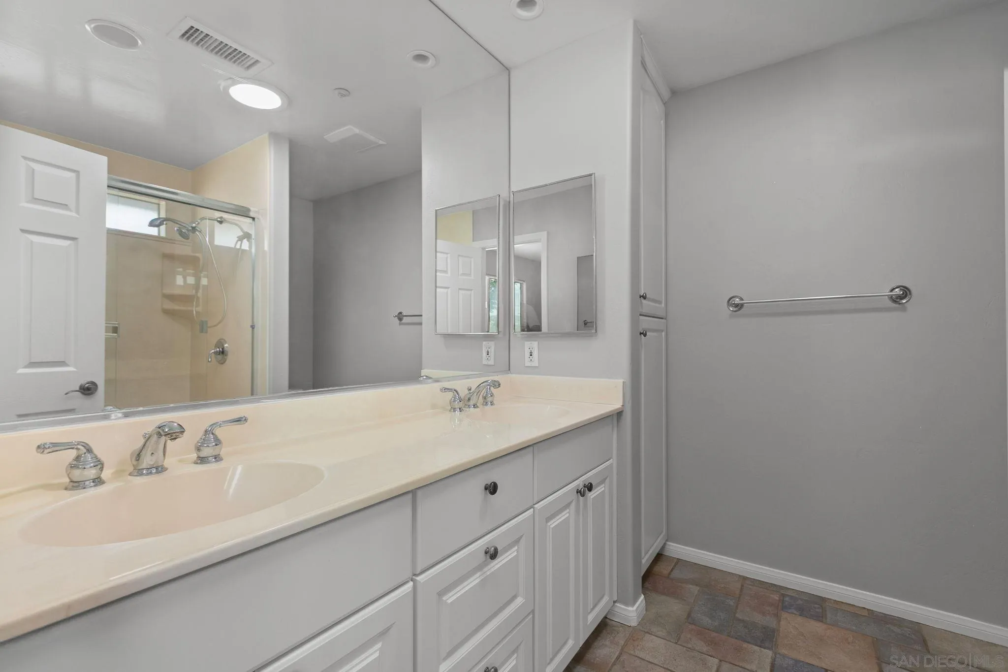 https://cdn.realtyfeed.com/cdn/127/250039301/85d47b412c8d912ef09b3a06c68e5172.webp