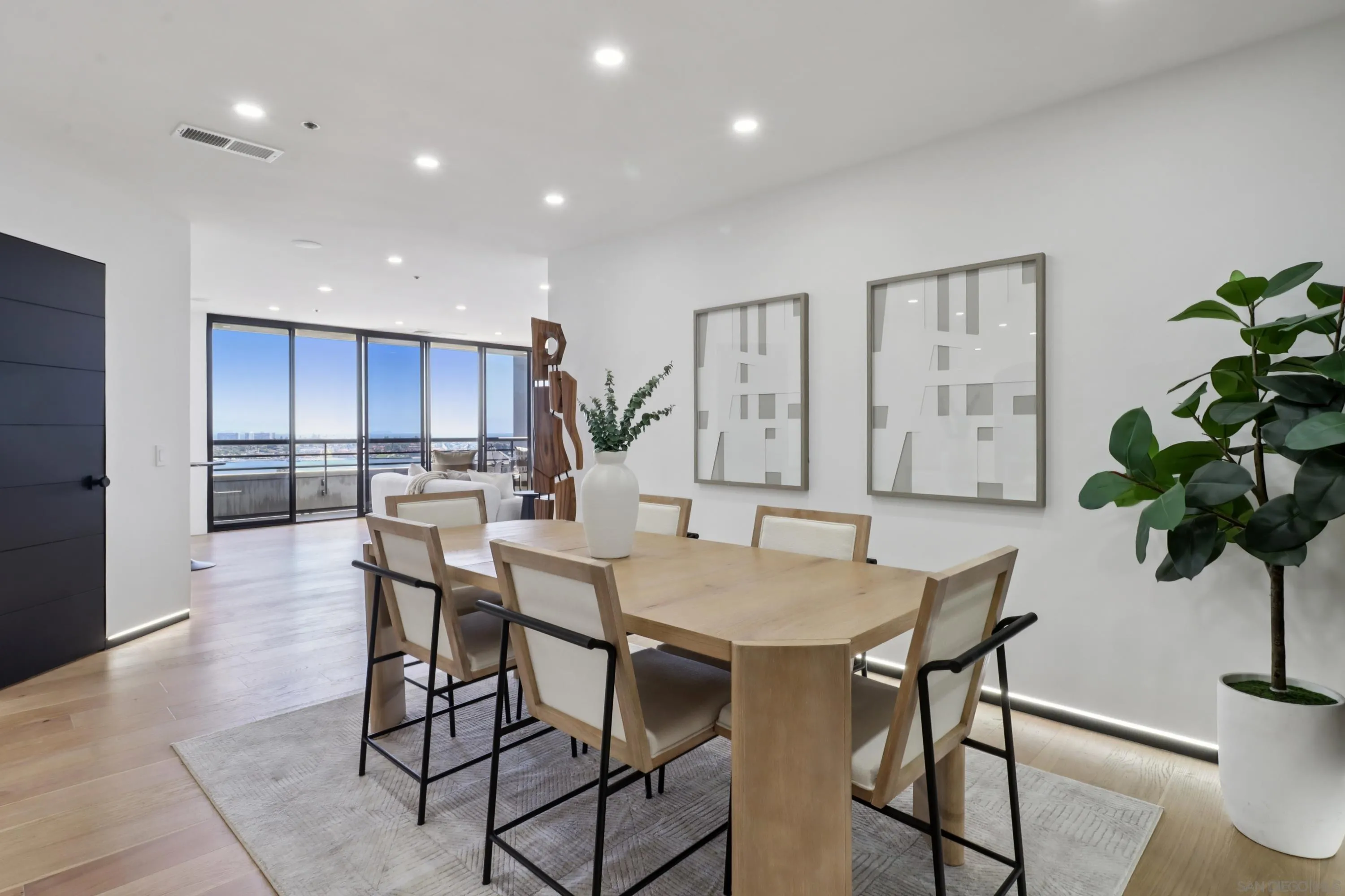 https://cdn.realtyfeed.com/cdn/127/250039305/270993d826d4dd98a950322a1eb1cfb9.webp