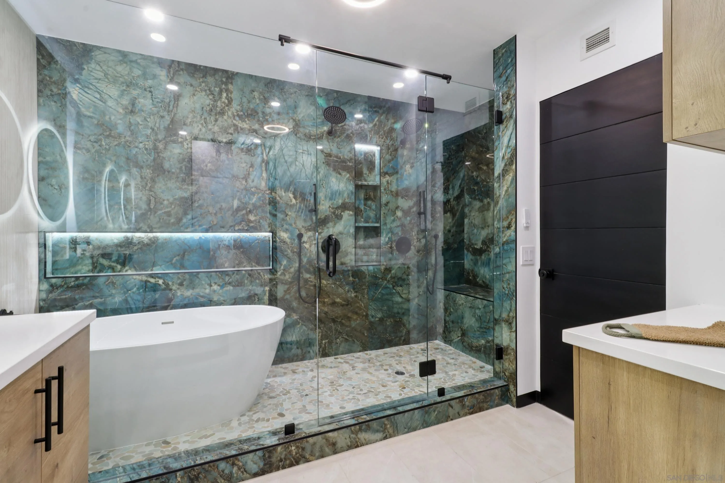 Photo #5: 250039305 Listing: Photo #5