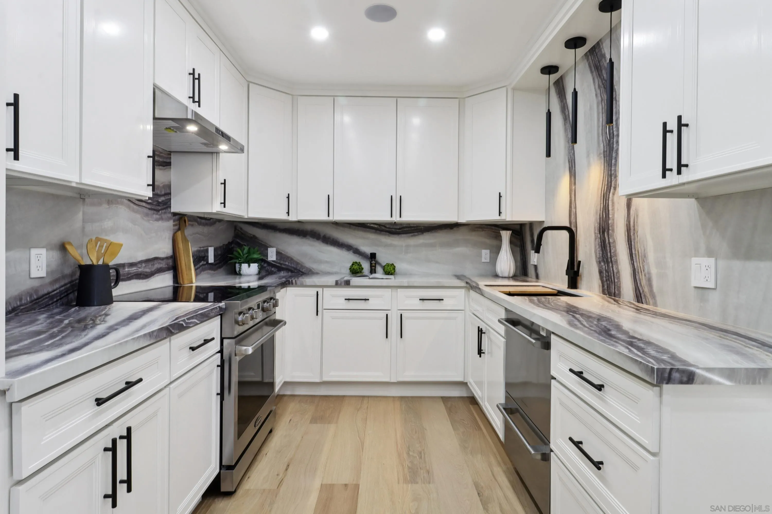 Photo #3: 250039305 Listing: Photo #3