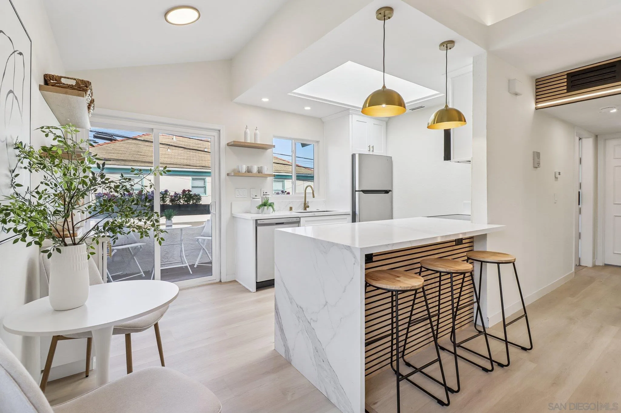 https://cdn.realtyfeed.com/cdn/127/250039308/206033676a28f1b069611de2f23a39c6.webp
